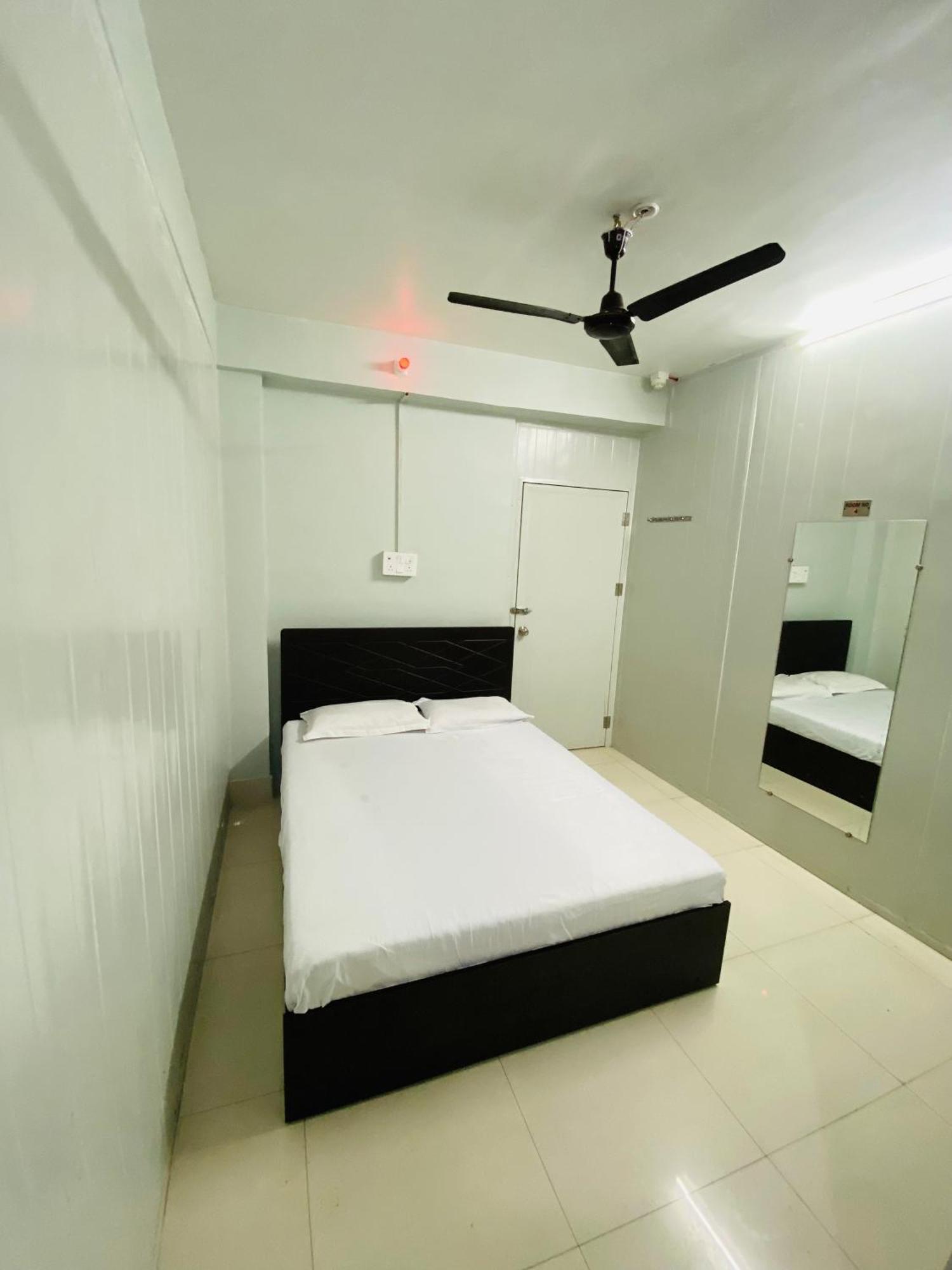 Homestay Ac Dormitory نيودلهي المظهر الخارجي الصورة