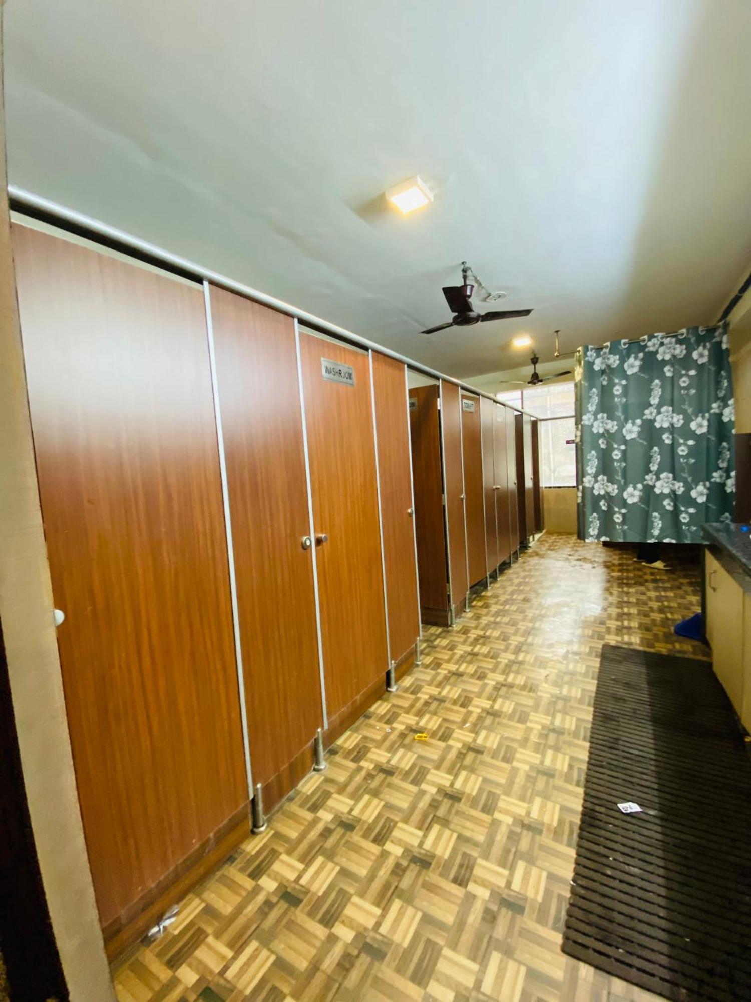 Homestay Ac Dormitory نيودلهي المظهر الخارجي الصورة