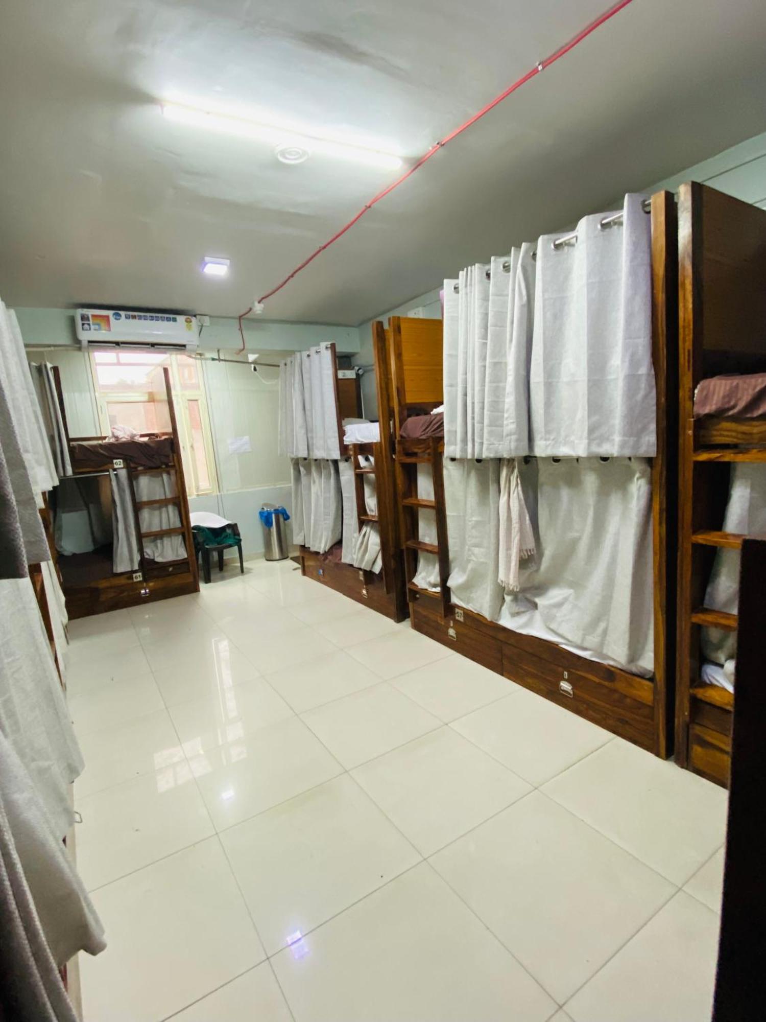Homestay Ac Dormitory نيودلهي المظهر الخارجي الصورة