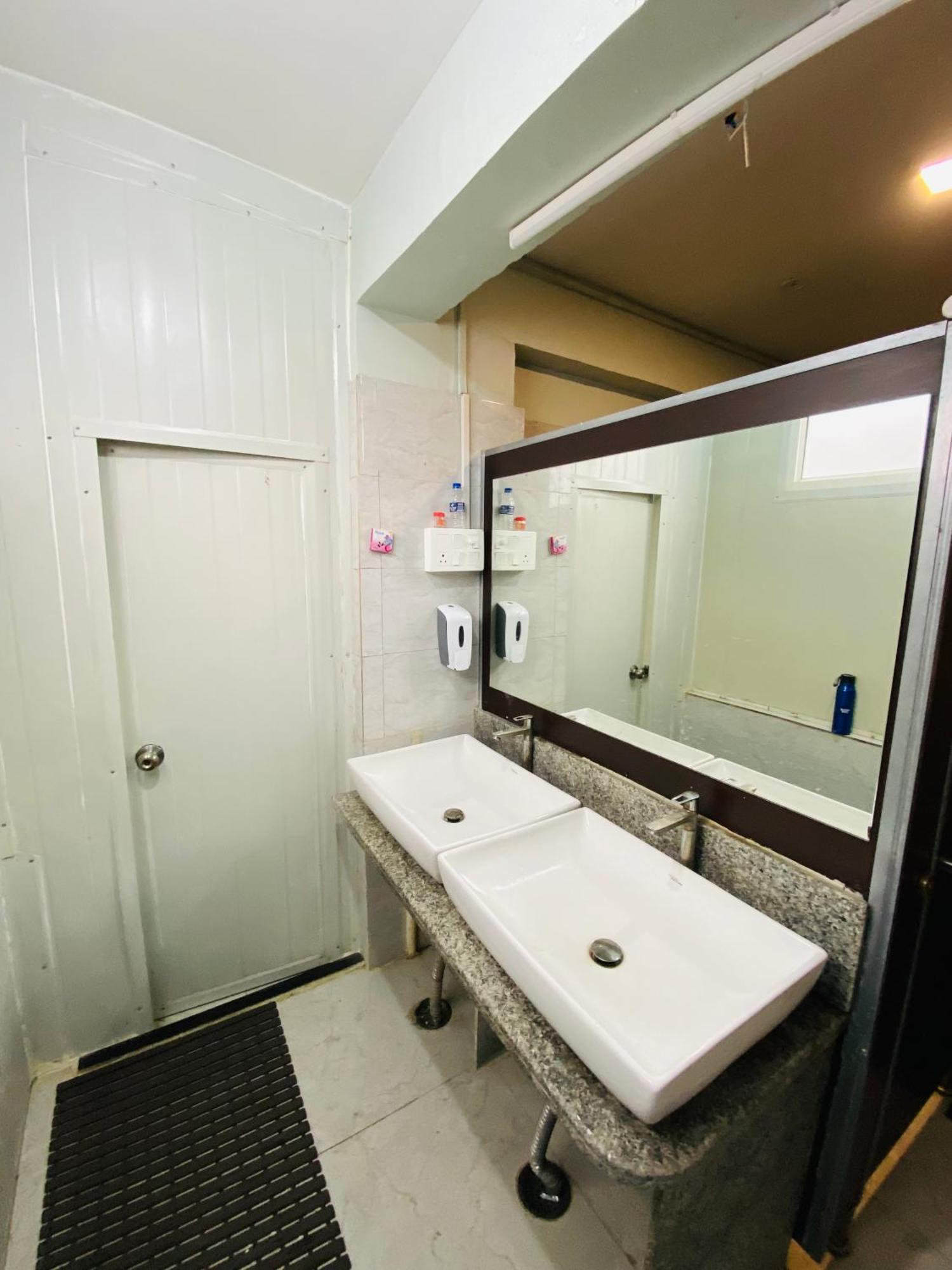 Homestay Ac Dormitory نيودلهي المظهر الخارجي الصورة