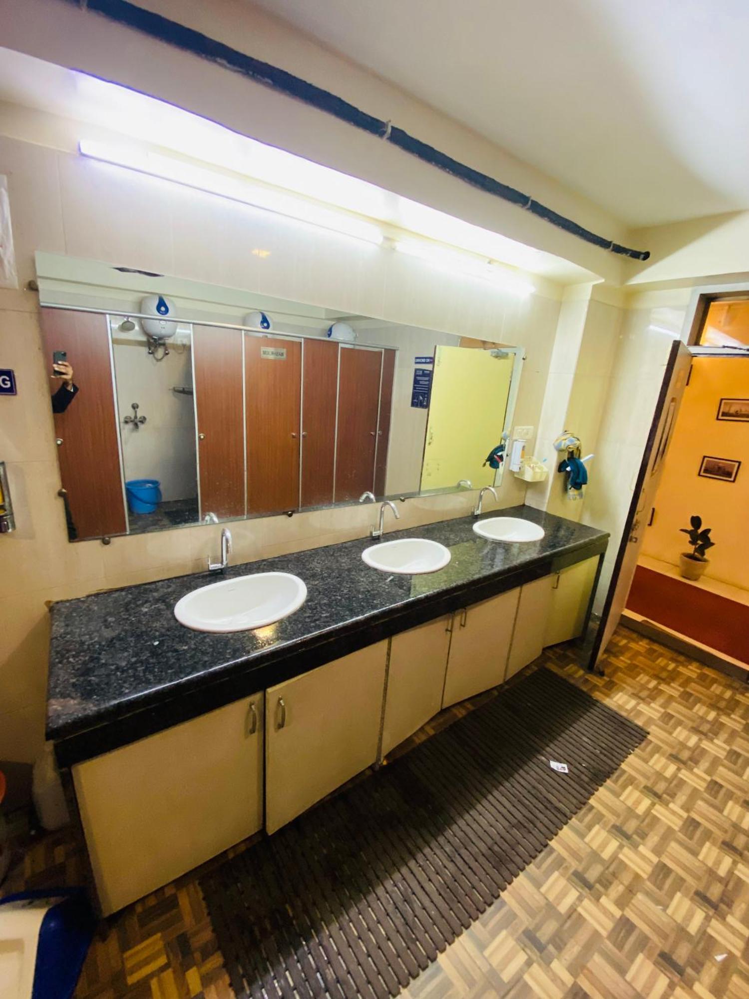 Homestay Ac Dormitory نيودلهي المظهر الخارجي الصورة