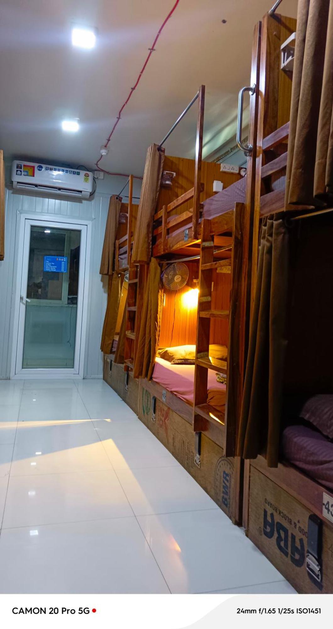 Homestay Ac Dormitory نيودلهي المظهر الخارجي الصورة