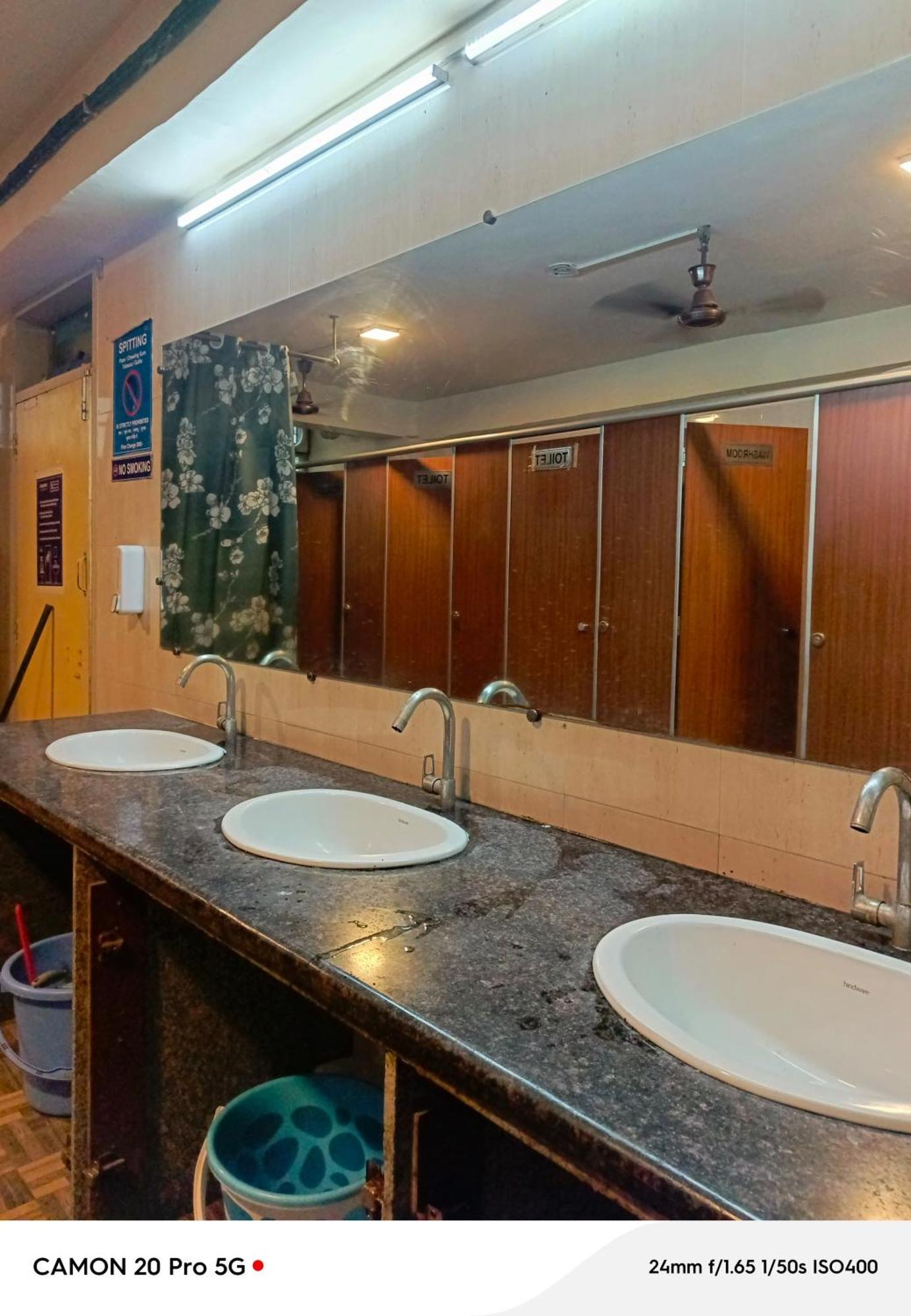 Homestay Ac Dormitory نيودلهي المظهر الخارجي الصورة