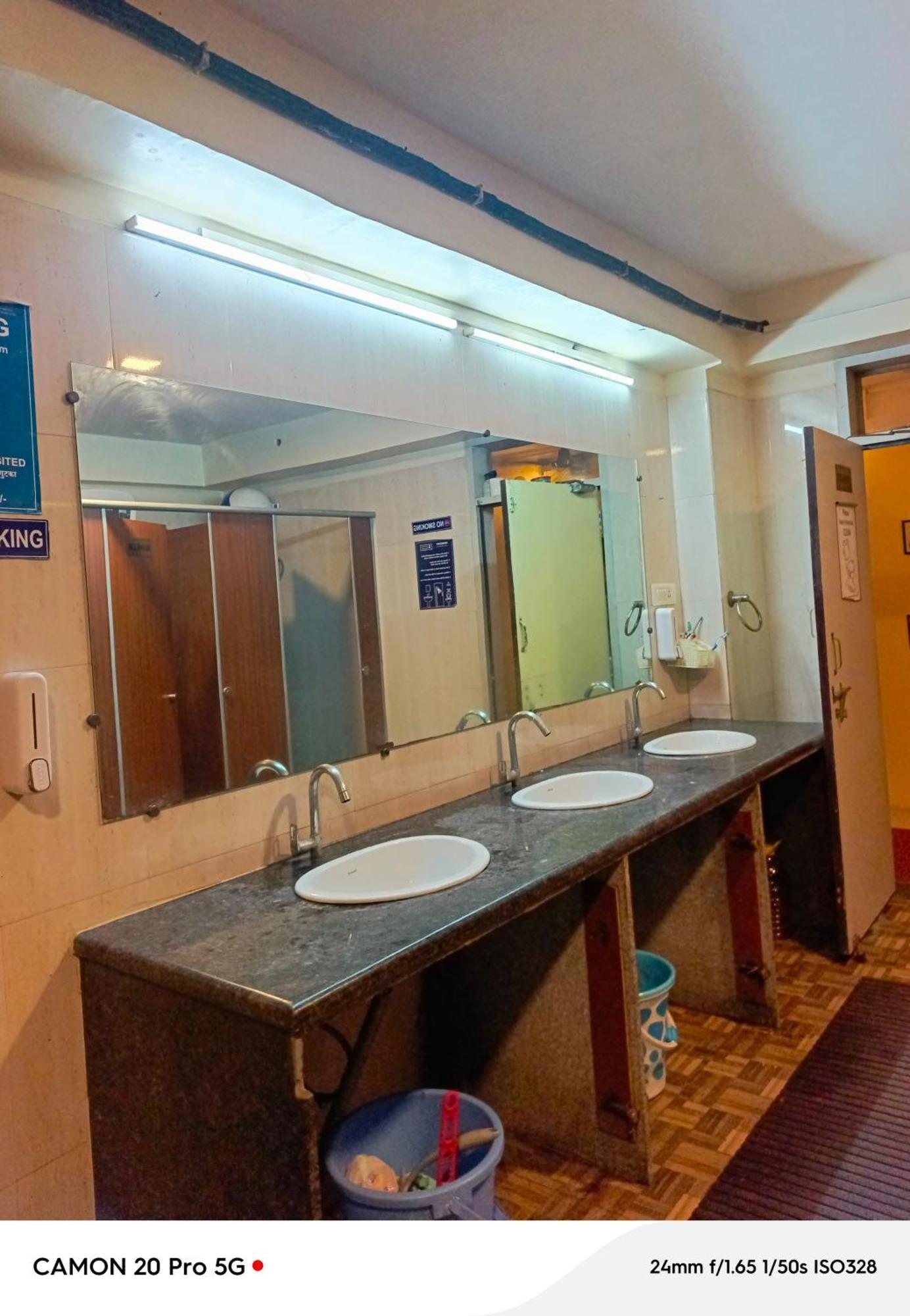 Homestay Ac Dormitory نيودلهي المظهر الخارجي الصورة
